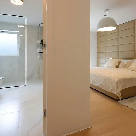 Stylish 100 M From The Apartment Opatija