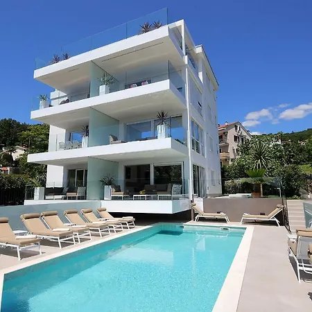 Apartment Stylish 100 M From The *