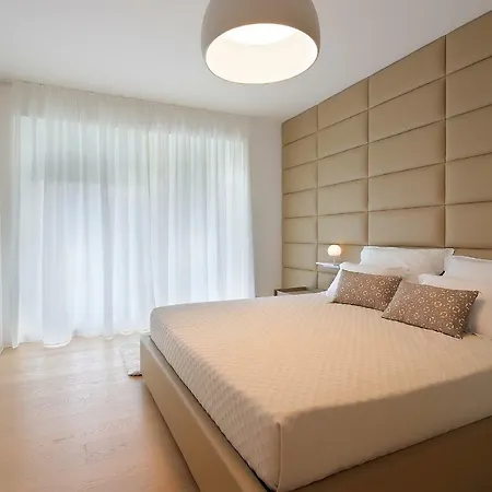 Apartment Stylish 100 M From The