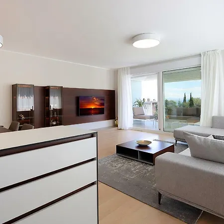 Apartment Stylish 100 M From The *