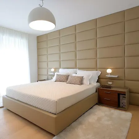 Apartment Stylish 100 M From The *
