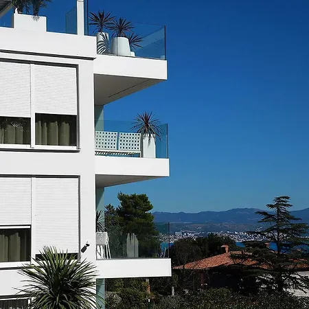 Stylish 100 M From The Apartment
